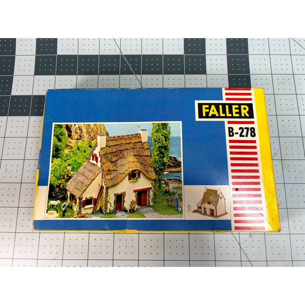 Faller B-278 HO Scale Model Kit Thatched Roof Cottage Village House Vintage